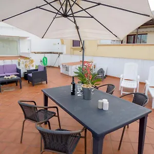 Apartamento Rentalsevilla Luminoso Apartamento Con Terraza En La Maestranza, Sevilla